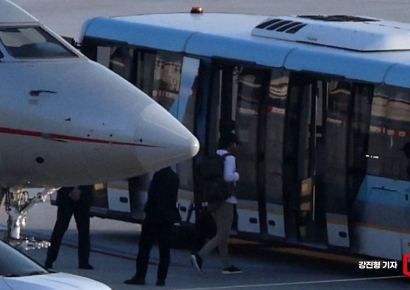[포토] 김포공항 통해 입국한 트럼프 주니어