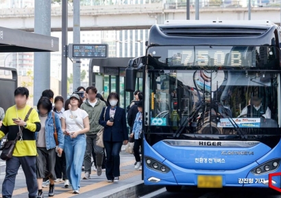 버스 멈추기전 내리려다 넘어졌는데…법원 "버스사 책임 30%"