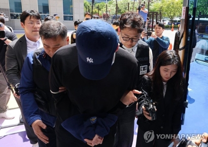 고개 숙이며 "죄송합니다"…청주 흉기난동 고교생 영장심사