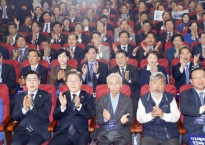 [포토] "국민의 목소리 먼저"…민주당 중앙선대위 공식 출범
