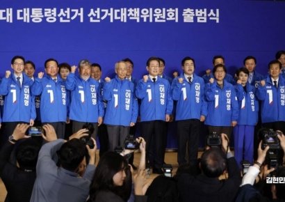 [포토] '이재명 선대위 출범' 李 "국민 모두의 승리를 만들겠다"