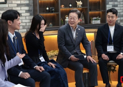 [포토] 이재명, '슬기로운 퇴근생활' 직장인 간담회