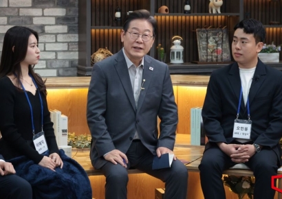 [포토] 직장인 만난 이재명 “첨단 시대, 노동시간 줄여야”