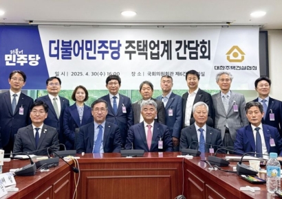 민주당 만난 주택업계 "세제·금리 낮춰 주택시장 살려야"