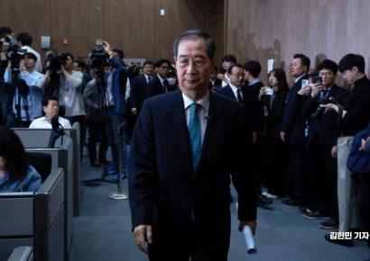 [포토] 한덕수, 대선출마 선언…"3년 내 개헌 후 총·대선 동시 실시"