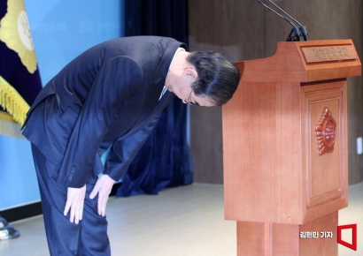 민주당 "한덕수 출마는 가면 쓴 윤석열이 대선 나온 것…부끄러운 줄 알라"