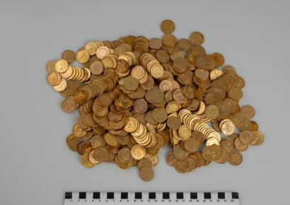 열어보니 100~200년 된 금화가 한가득…5억 보물상자 '하이킹 횡재'