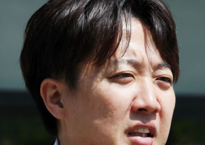 광주 찾은 이준석 “정치공학 빅텐트엔 참여하지 않겠다”