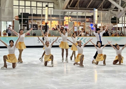 신세계 센텀시티, 어린이날 앞두고 주니어 피겨 선수단 공연 열려