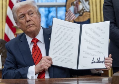 트럼프 "모든 외국영화에 '100% 관세' 부과…국가안보 위협"