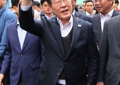 李 "헌법에 '공평한 선거운동 보장'"…대법관 탄핵검토엔 "당 판단 존중" 