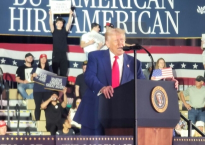 트럼프 "타국의 美 관세 적용, 손 놓고 있으면 생존 불가"