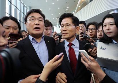 김문수 "당 지도부가 날 끌어내리려 해…후보 일정 중단"