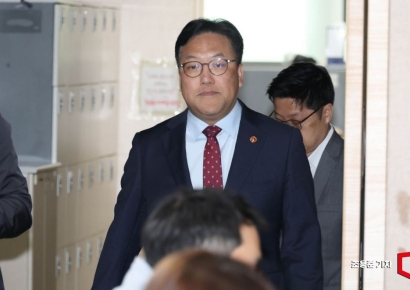 임기 마친 김병환 금융위원장, 이임식 없이 조용히 퇴장