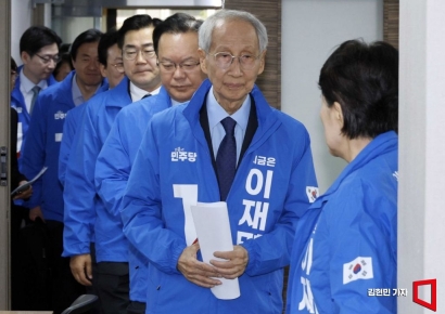 [포토] 윤여준 "사법부 국민 선택권 침해 반헙법적 일"