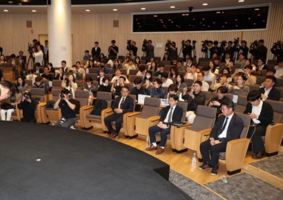 SKT "신규가입 중단, 유심 확보되면 해제…대리점 피해 최소화"