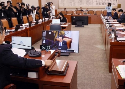 [포토] 민주 법사위, '대통령 재판정지법' 통과…14일 '조희대 청문회'