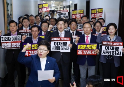 [포토] '대통령 재판정지법' 법사위 의결… 국힘 "이재명 방탄" 반발