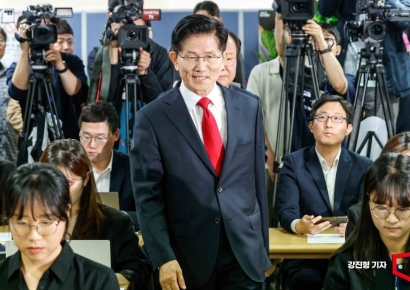 [포토] 긴급 기자회견 나선 김문수 후보