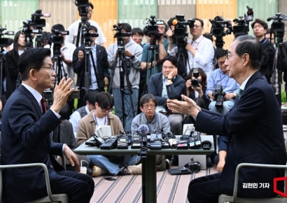 김행 "생중계 담판, 26명이 韓 둘러싸…金, 지지자 악수하며 울더라"