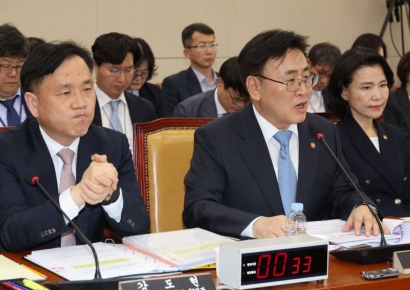 '위약금 면제' 종지부는 6월 이후로…SKT "징계 받으면 결정"