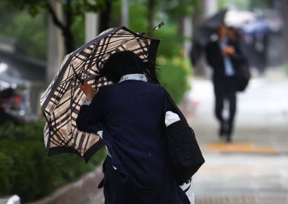 [내일날씨]봄 끝자락 쌀쌀한 토요일…전국 흐리고 비·바람