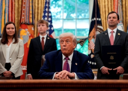 한 발 물러선 트럼프…"최저 상호관세율 10%…예외 있을 수도"