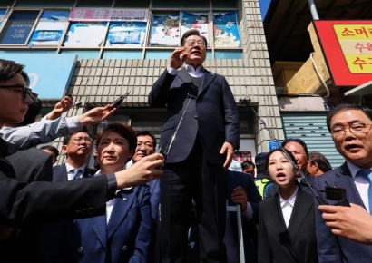 창녕 방문한 이재명 "홍준표 훌륭한 정치인…국힘 상황 기가 찰 것"