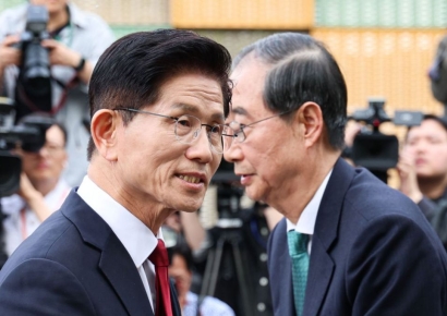 [단독]'이인제방지법' 파훼 여부도 거론…권성동 공지에 난리난 국힘 의원 단톡방