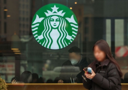 "OO고객님!" 외치던 스타벅스 결국…창립 이래 최초로 한국서 도입하는 것