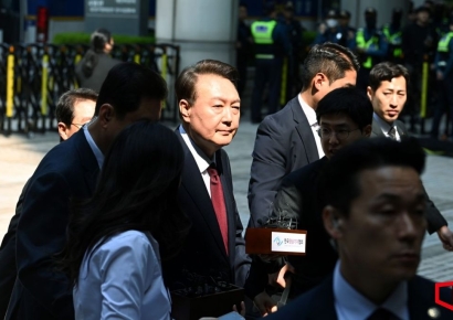 수방사 부관 "윤석열, '총 쏴서라도 끌어내' 지시…'이건 아니다'는 생각 들어"