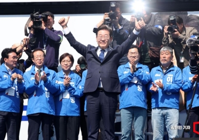 [포토] 이재명, 광화문 청계광장 첫 유세