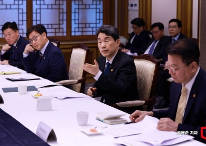 [포토] 경제안보전략 간담회 주재한 이주호 대행