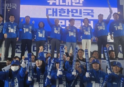 [포토]민주당 광주 서구을, 6·3대선 첫날 거리 유세