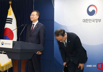 [포토] 인사하는 고기동 행안부 장관 대행