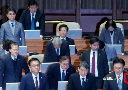 '꼿꼿' 김문수 "나를 이 자리에 앉힌 사람은 서영교"
