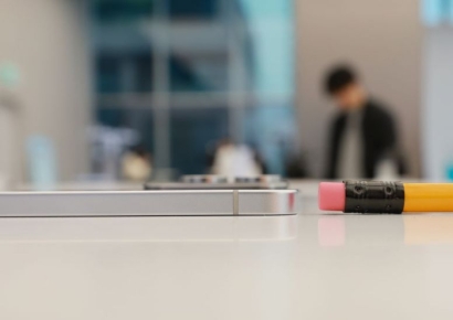 갤S25 엣지 나왔지만…SKT 해킹 여파에 통신시장 '조용한 대목'