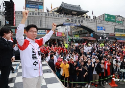 [포토] 수원 지동시장 유세하는 김문수 