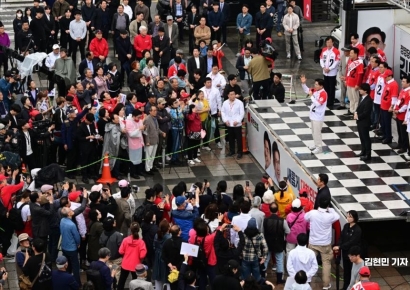 [포토] 김문수, 수원 지동시장 유세