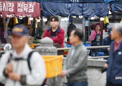 [포토] 김문수 후보 유세 지켜보는 시민들