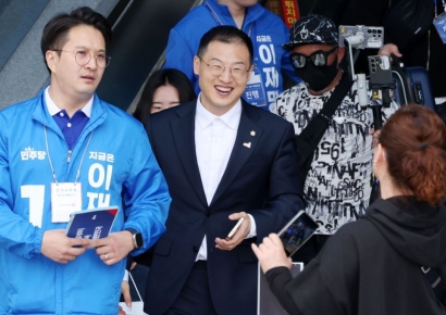 이재명·김상욱, 전북서 만났다…중도보수 확장 지속