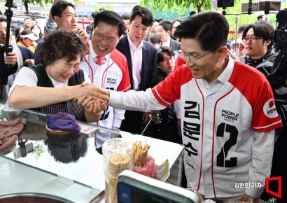 [포토] 시장 상인들 만난 김문수