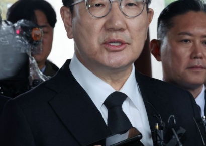 권성동, 5·18묘지 참배…“윤석열·이재명 함께 물러나야”