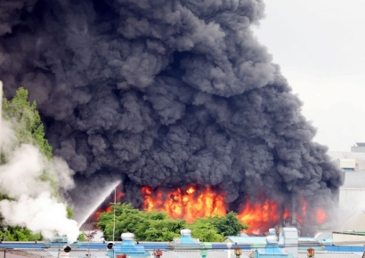 소방당국, 금호타이어 화재 진입 대원 철수…서쪽 공장 모두 태울 듯
