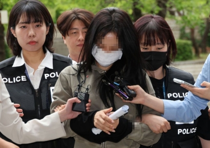 "손흥민 협박녀 왜 모자 안 씌웠냐" 논란에…경찰 "복장은 자율"