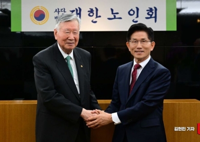 [포토] 대한노인회 간담회 참석한 김문수