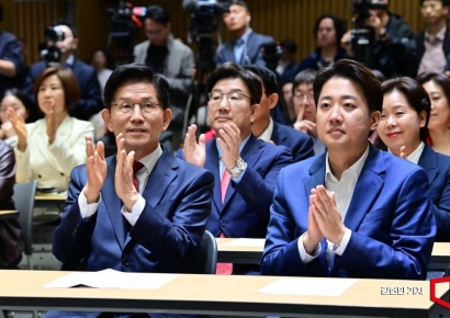 [포토] 약자와 동행하는 서울토론회 참석한 김문수-이준석