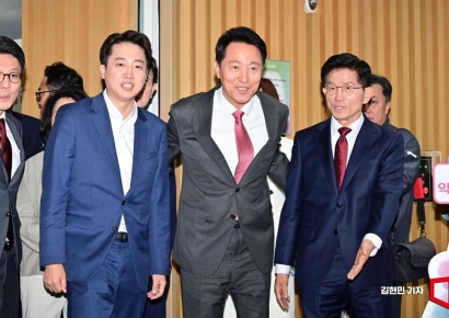 [포토] 서울시 토론회 참석하는 김문수-이준석