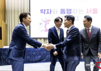 [포토] 악수하는 김문수-이준석