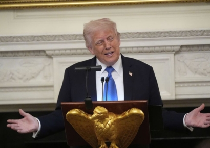 미·러 2시간 통화…트럼프 "종전 협상 즉시 착수" 푸틴 "위기 원인 제거해야"(종합)